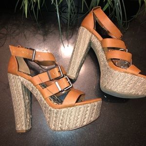 Jessica Simpson platform light brown 👠
